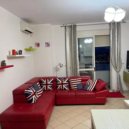 3 Bedrooms Lägenhet *