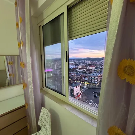 3 Bedrooms Lägenhet